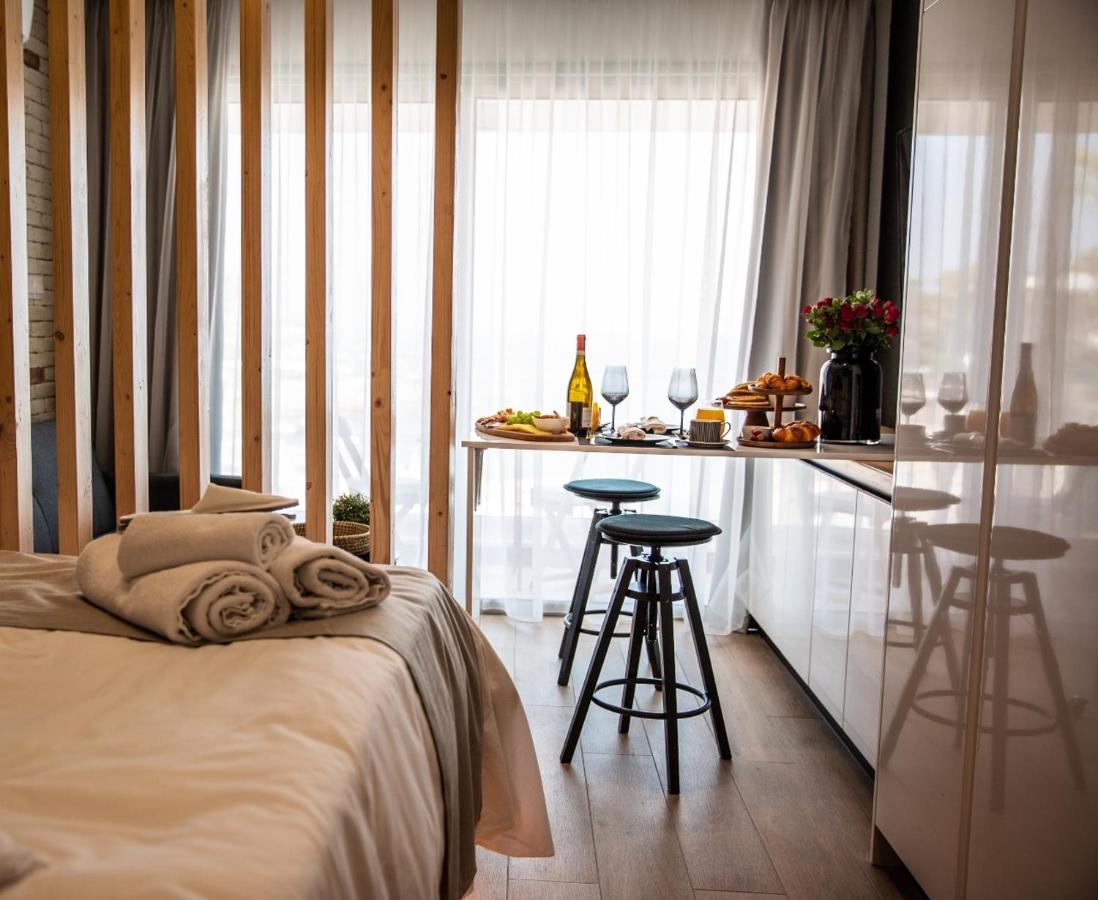 Cosea Living: Seaside Deluxe Suite In Harbour 107B Paphos Exterior photo